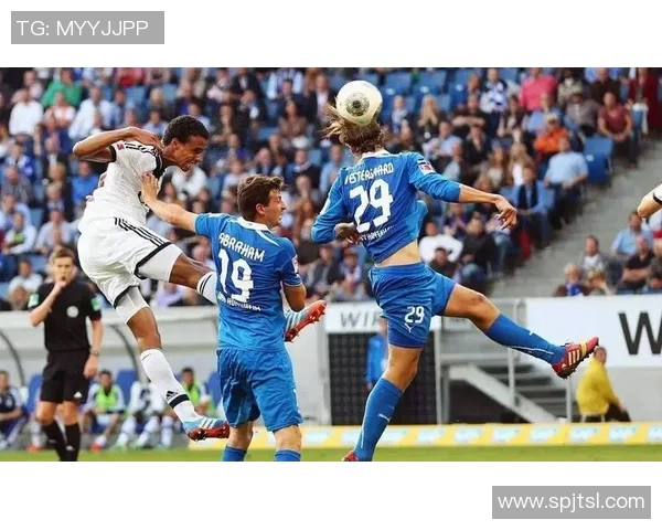 铃木唯人中路跟进抽射破门，弗赖堡1-0拜仁：年轻天才的惊艳亮相